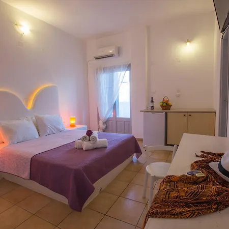 Odysseas 3* Perivolos (Santorini)