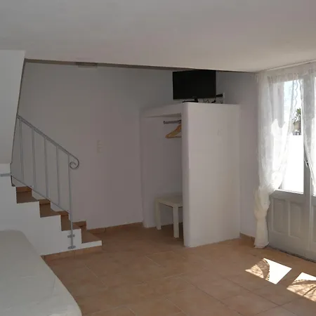 Odysseas 3* Perivolos (Santorini)