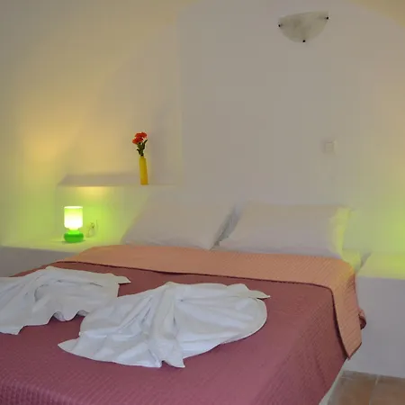 Odysseas 3* Perivolos (Santorini)
