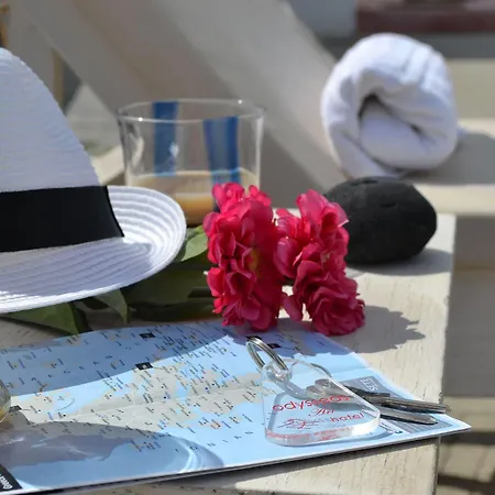 Odysseas 3* Perivolos (Santorini)